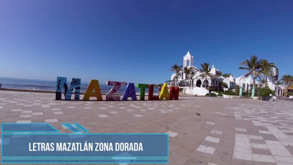Letras MAZATLAN en la Zona Dorada