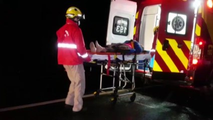 Carro é jogado para fora da via após colisão com caminhão na rodovia BR-467