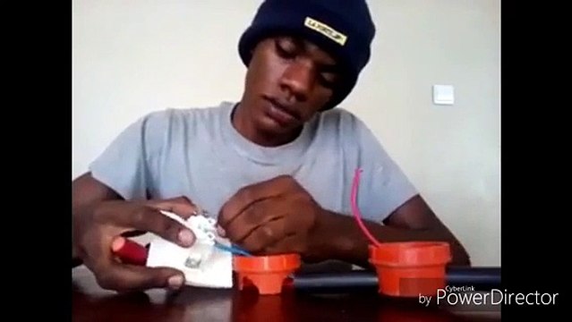 COmment réaliser un montage électrique simple Avec Prise bipolaire - Hugues cher