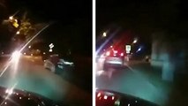 Il se prend pour un pilote en roulant comme un fou en ville et finit par percuter une voiture