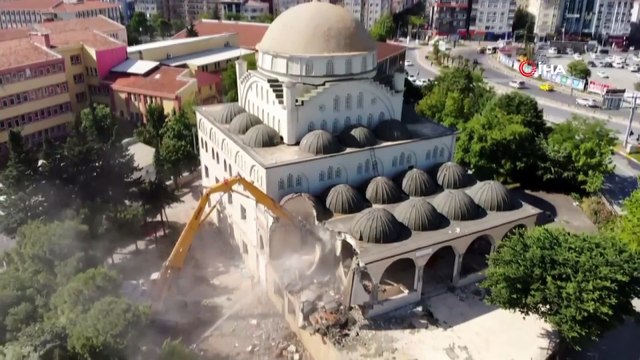Avcılar Hacı Ahmet Tükenmez Camisi'nde yıkım başladı