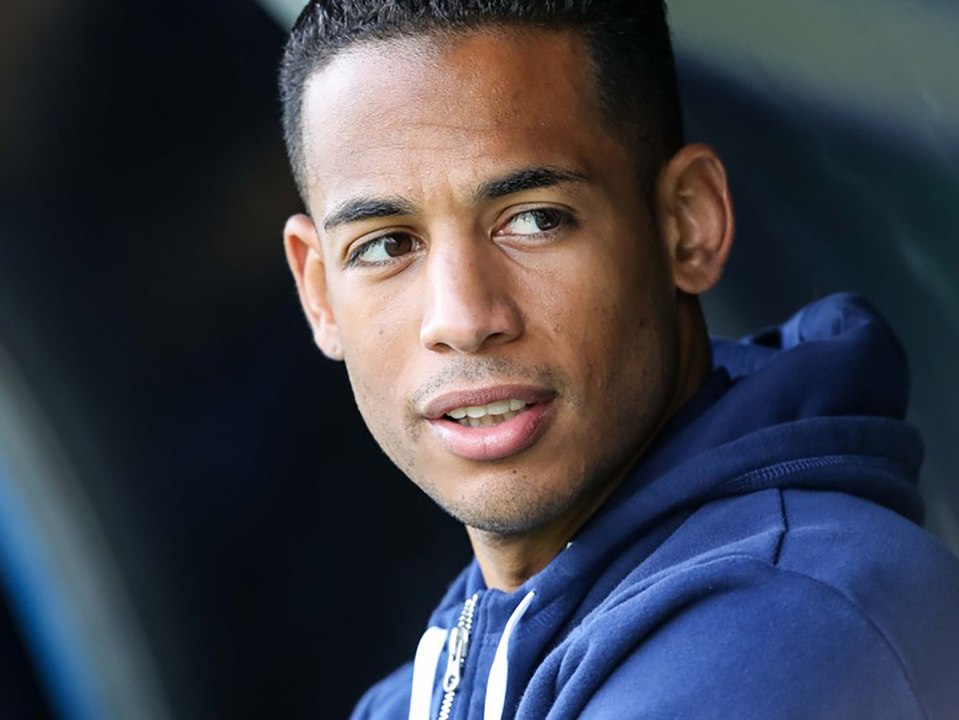 "hilflos": dennis aogo spricht über seine rassismus-erfahrungen