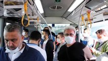 Metrobüs ve Duraklarda Sosyal Mesafe Hiçe Sayıldı