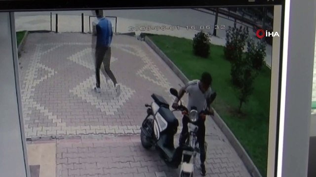 Güpegündüz elektrikli motosiklet hırsızlığı kamerada