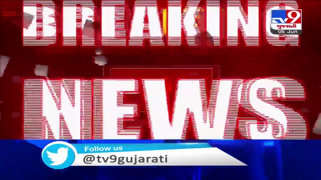 Amreli- Lion seen roaming on Khambha-Pipalva road