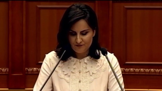 SHEMBJA E TEATRIT DHIMITRI 'LLOGARI' LLESHAJT JU VETËM 'DHUNËN' NJIHNI