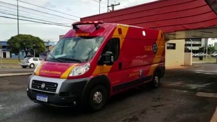 Adolescente tem suspeita de fratura na perna em queda no Brasmadeira