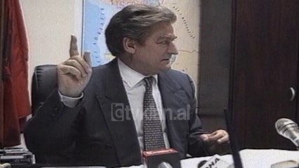 Sali Berisha akuzat për thesarin - (21 Maj 2000)