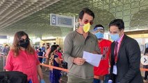 Sonu Sood Captured At Mumbai Airport As He Sends Back 180 Migrants To Their Hometown | FilmiBeat