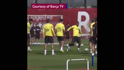 Barcelona train without injured Messi