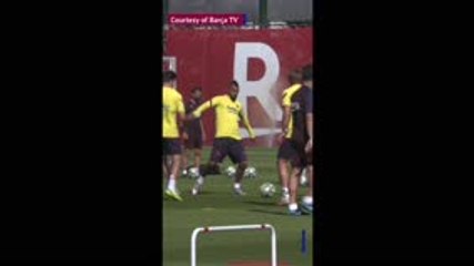 Barcelona train without injured Messi