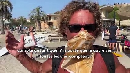 États-Unis : l'hommage des surfeurs à George Floyd