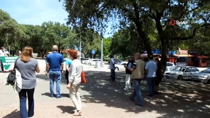 - Meşe ağaçlarının altında sosyal mesafeli çevre açıklaması