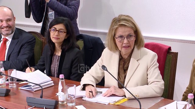 Venecia rrezon paketen antishpifje | Lajme - News