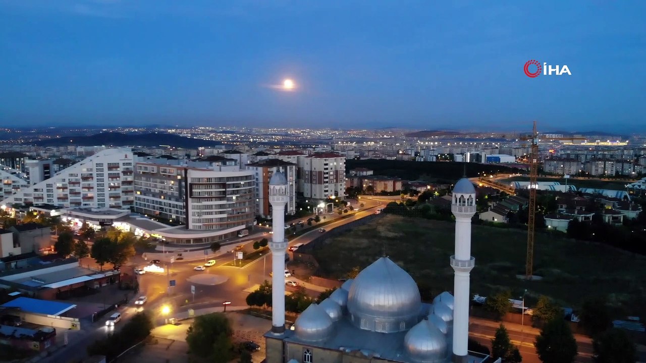 'Çilek Ay Tutulması' kartpostallık manzara oluşturdu