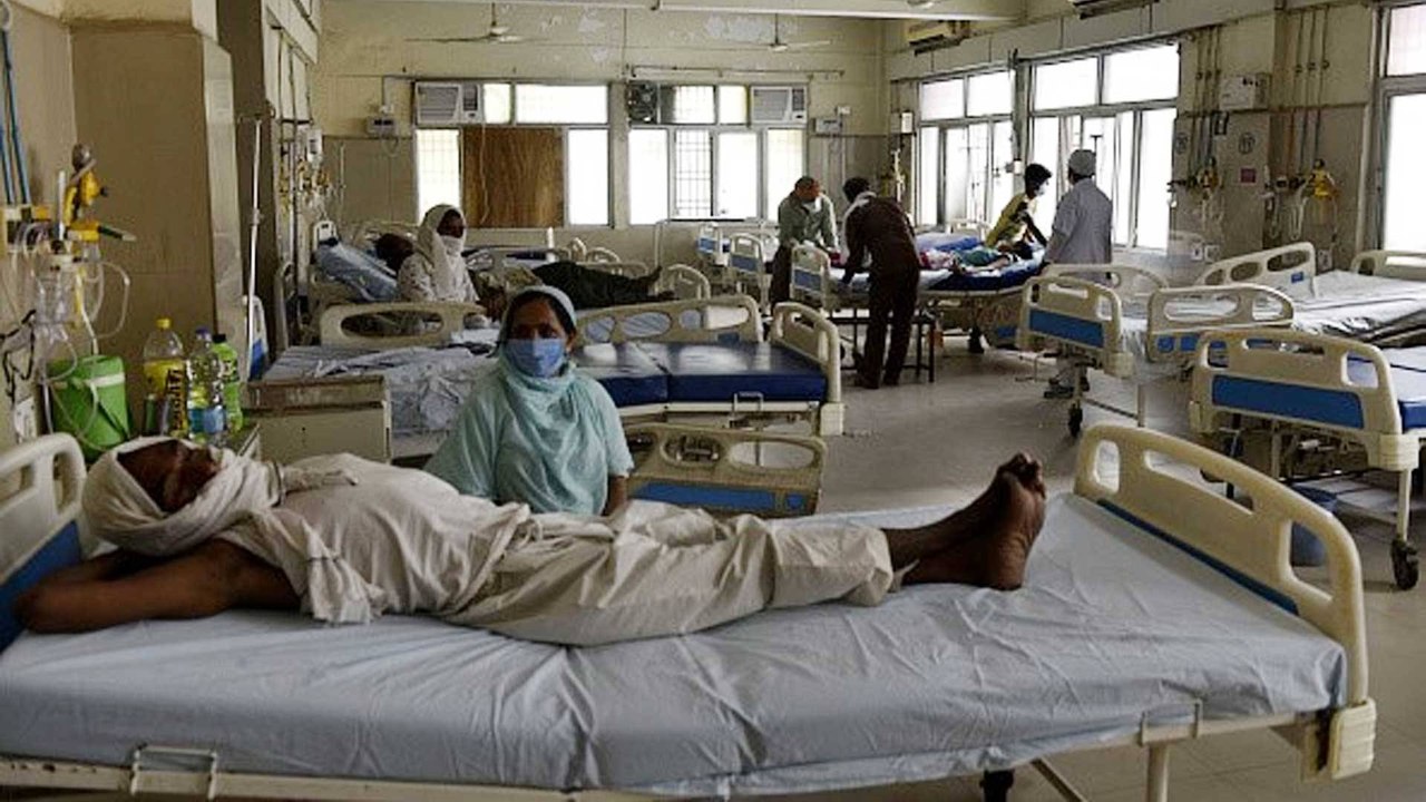 Watch: Corona patients being ignore in Delhi hospitals?