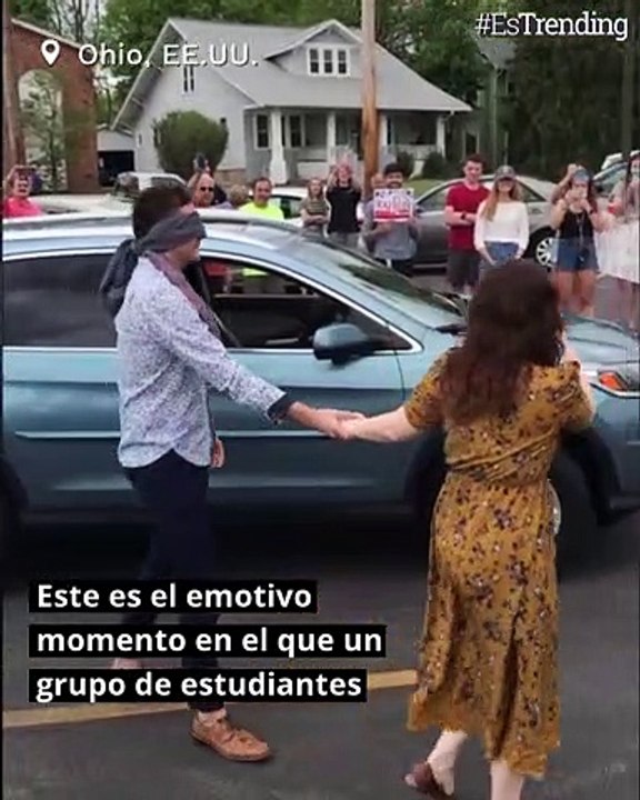 Alumnos sorprenden a su profesor tras meses separados por el coronavirus