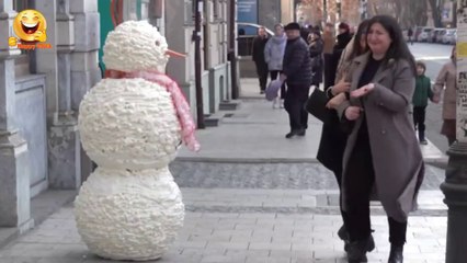 SCARY SNOWMAN PRANK 2020 - Hidden Camera Practical Joke