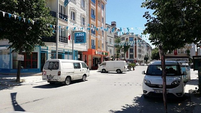 Oğlunun cinsel organını kesmeye kalkıştı