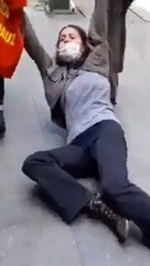 O mimar yerde sürüklenerek götürüldü