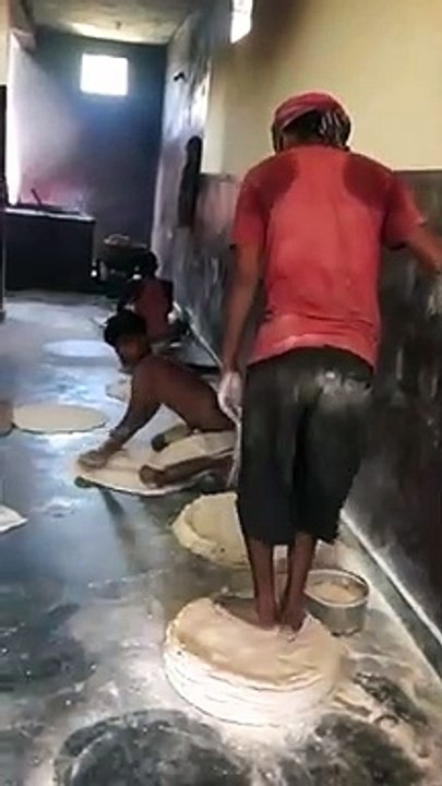A forma como produzem o pão na Índia é muito diferente de tudo o que já vimos antes