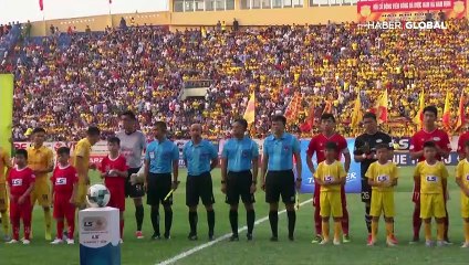 Vietnam'da maçlar yeniden başladı, taraftarlar tribünleri doldurdu