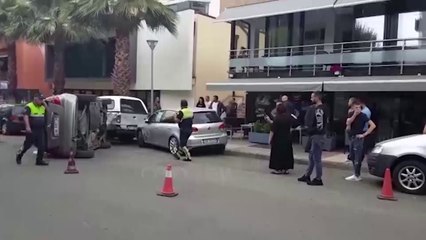 Ora News - Lezhë: Shikoni aksidentin në bulevard, përplasen 3 makina