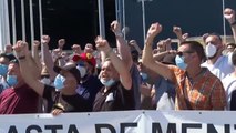 Nueva jornada de protestas de los trabajadores de Nissan frente a la planta de Montcada