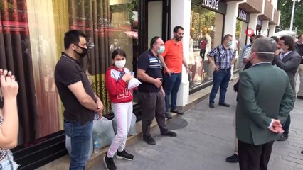 Çarşı esnafına Hakan Çavuşoğlu morali