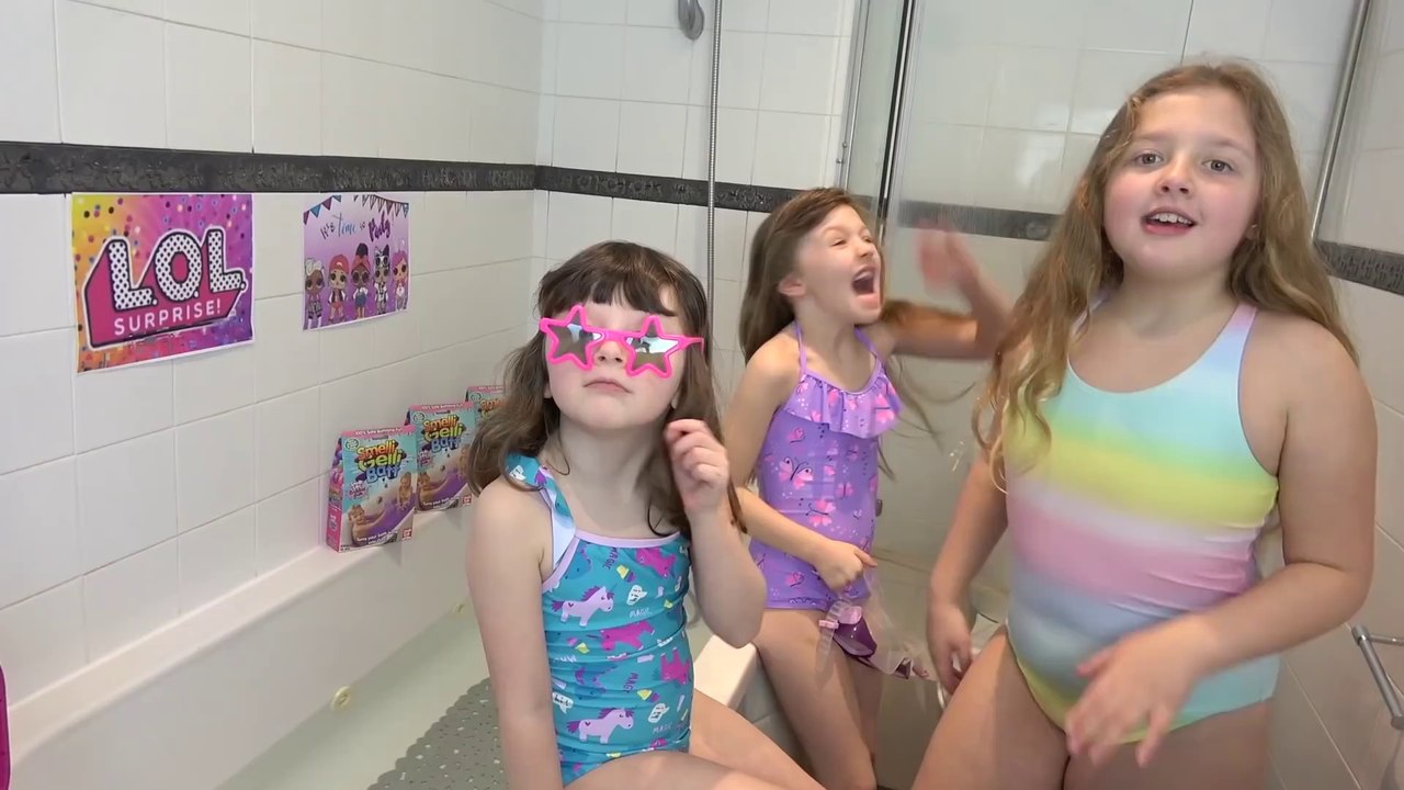 Sophia Isabella e Alice Brincando com Gelli Baff e  LOL Surprise