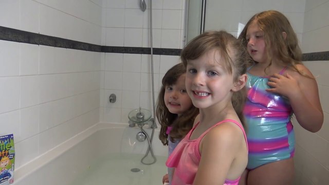 Sophia Isabella e Alice Brincando com Gelli Baff Slime Baff