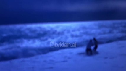 Vittorio Zgarbi rrezikon te mbytet ne Palase |Lajme-News