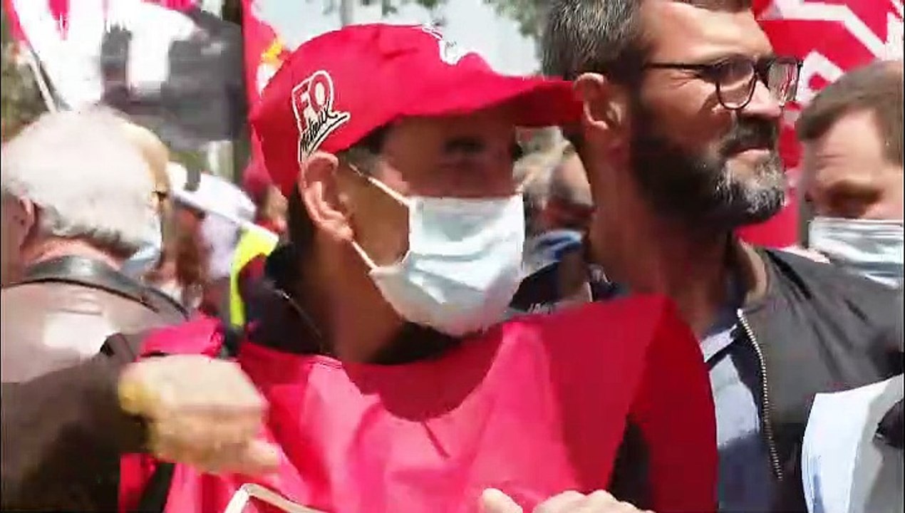 Les salariés de Renault manifestent contre la fermeture d'une des usines