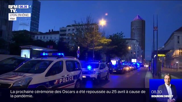 Des policiers se sont de nouveau rassemblés sur le parvis de La Défense pour manifester