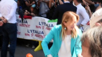 İtalya'da sağ seçmenler hükümeti protesto etti - ROMA