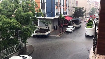 Sağanak hayatı olumsuz etkiledi - İSTANBUL