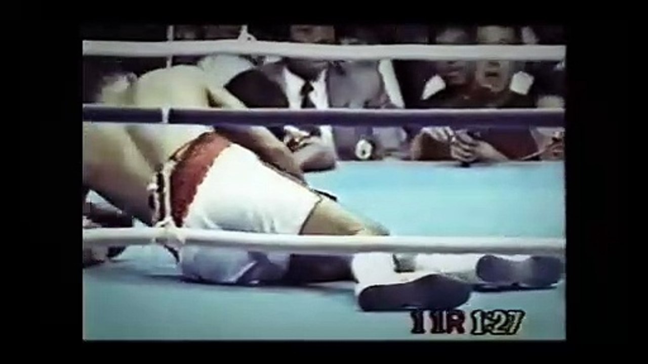 MORRIS EAST TKO 11 AKINOBU HIRANAKA - KNOCKOUT OF THE YEAR 1992