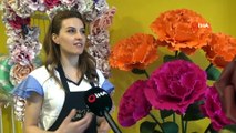 Kadın girişimci atölyesinde ürettiği çiçeklerle restoran, otel, iş merkezleri ve evlerin lobilerini süslüyor