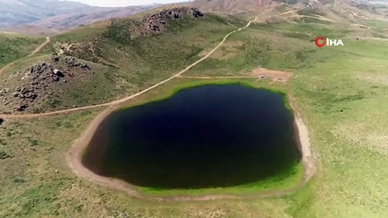 Elazığ'da kalp gölü, doğal güzelliği ile dikkat çekiyor