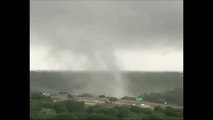 Un tornado cruza el centro de Orlando
