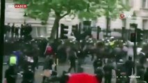 Londra'daki protestolarda polis attan düştü, at göstericiyi yaraladı