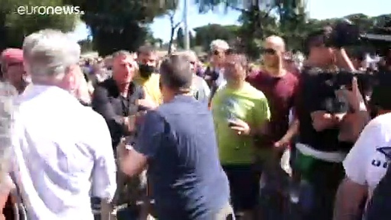Les néo-fascistes et les ultra italiens manifestent contre la gestion de la crise du coronavirus