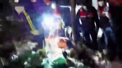 Uçuruma yuvarlanan otomobilde baba öldü, eşi ve 2 çocuğu yaralandı