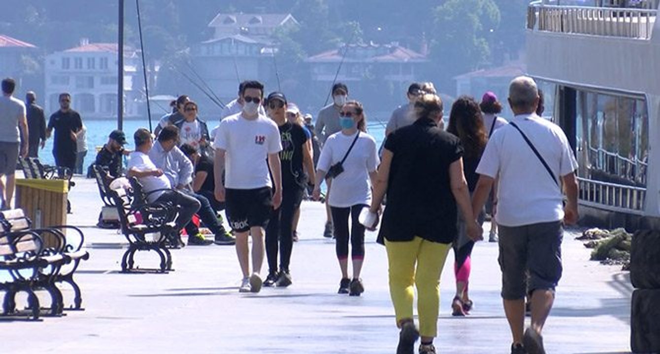Yasaksız ilk pazar gününde Aşiyan sahiline koştular