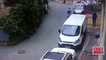 Son dakika: Beyoğlu'ndaki kazada mucize kurtuluş kamerada | Video