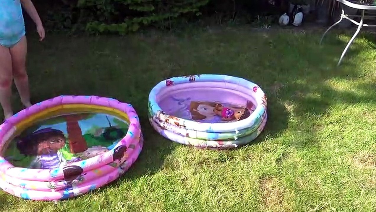 Sophia Isabella e Alice Brincando de Doutora Brinquedos e Princesa Sofia Disney