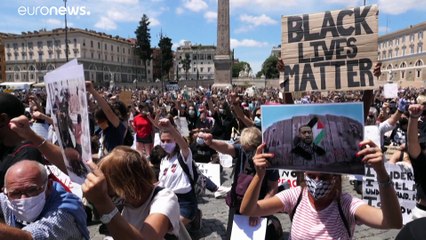 De joelhos contra o racismo em Roma