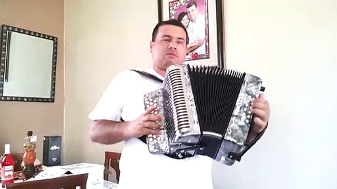 Oscar Carrasco - Me gusta esa morenita