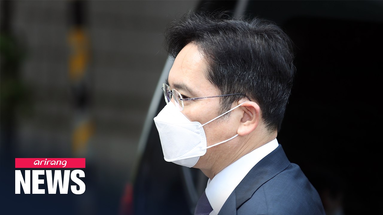Samsung chief Lee Jae-yong attends court hearing for arrest warrant review