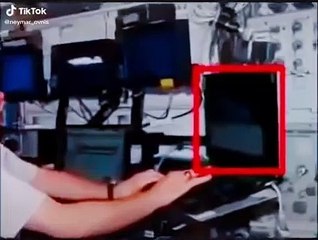 ¿Que está mirando está empleada de NASA?